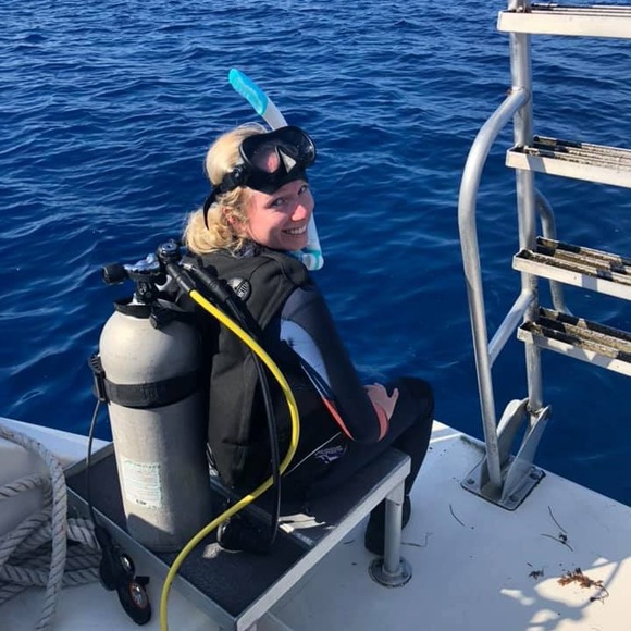 Meet your Posher, Carlee! - Picture 8 of 10